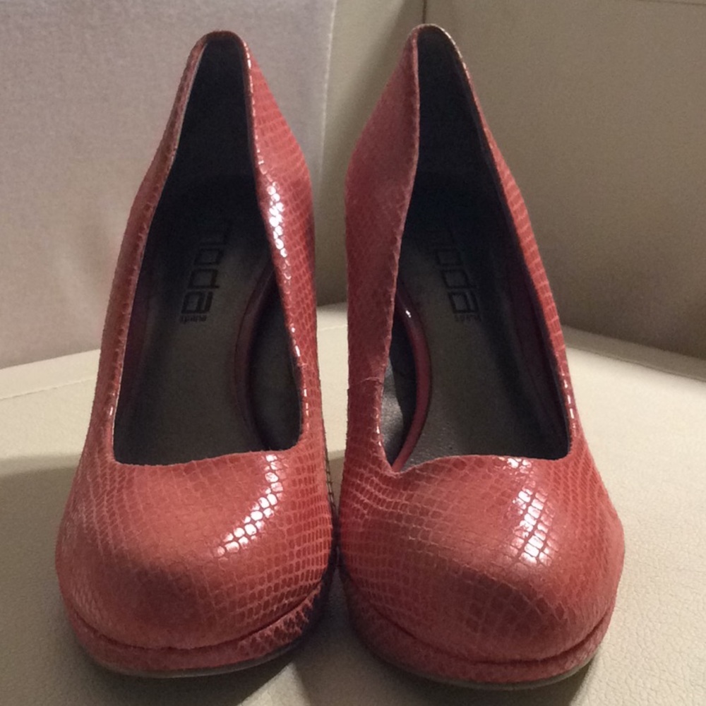 Top Moda Platform Pumps - Picture 4 of 7